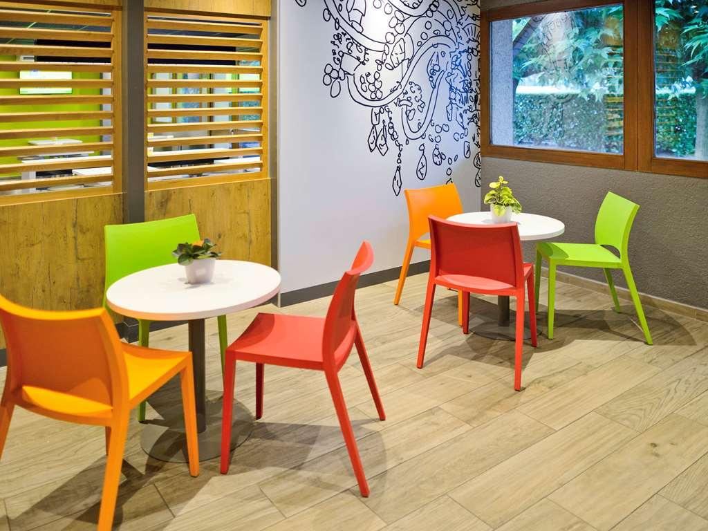 Ibis Budget Bollene Bagian luar foto