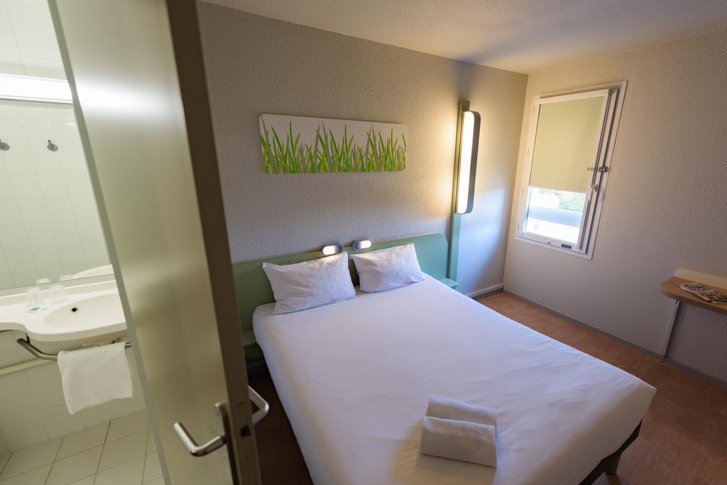 Ibis Budget Bollene Bagian luar foto