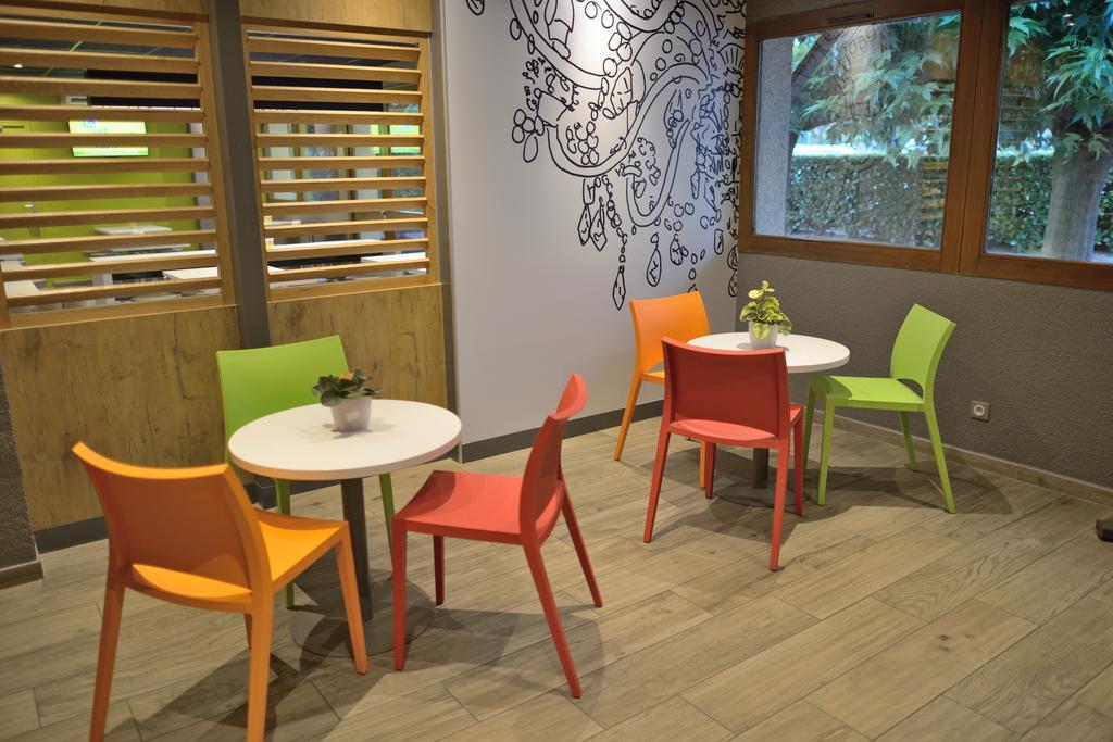 Ibis Budget Bollene Bagian luar foto