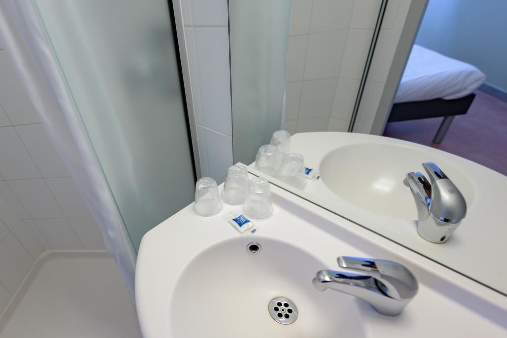 Ibis Budget Bollene Bagian luar foto