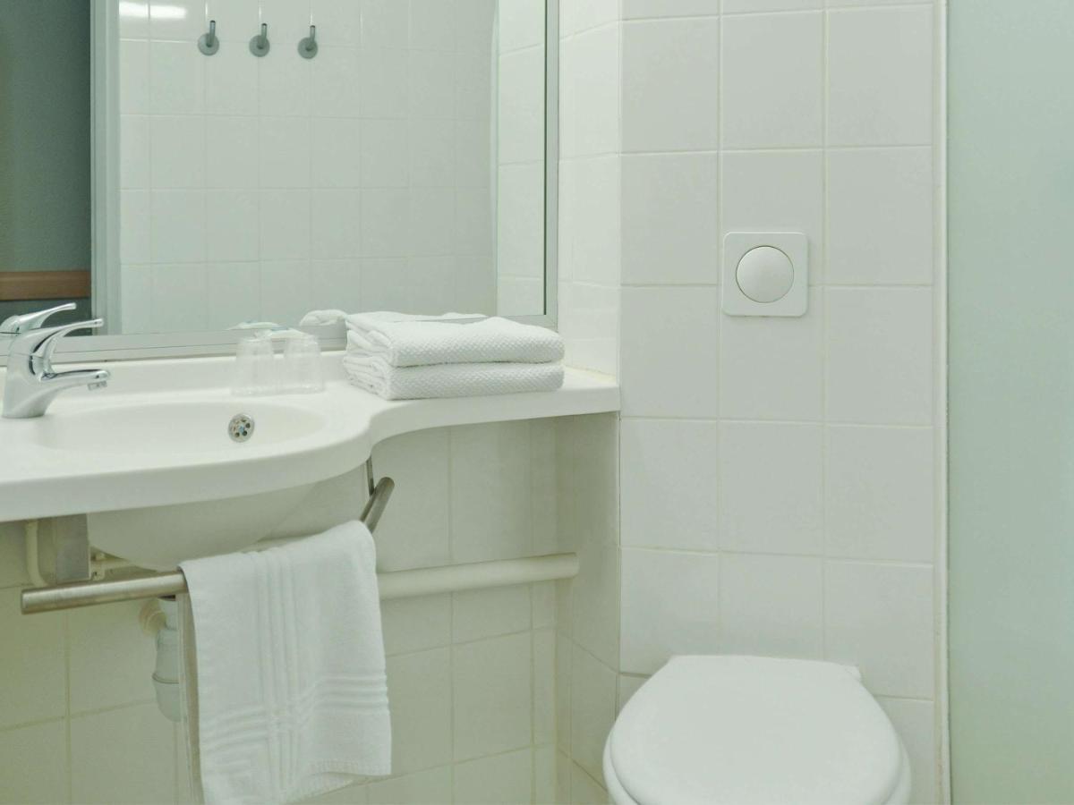 Ibis Budget Bollene Bagian luar foto